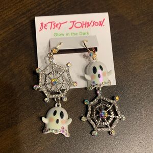 Betsey Johnson glow in the dark ghost earrings NWT